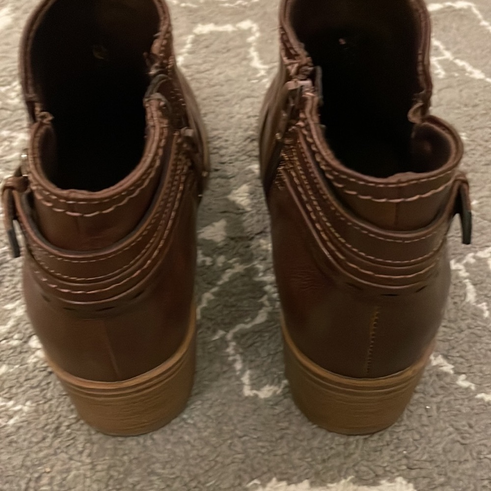 Baretraps Medley Brown comfy ankle booties - Picture 9 of 13